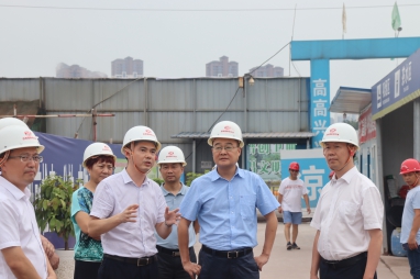 集團(tuán)公司董事長鄧華帶隊(duì)前往內(nèi)江市、隆昌市考察紡織、糧食儲(chǔ)運(yùn)、撬裝加油等項(xiàng)目