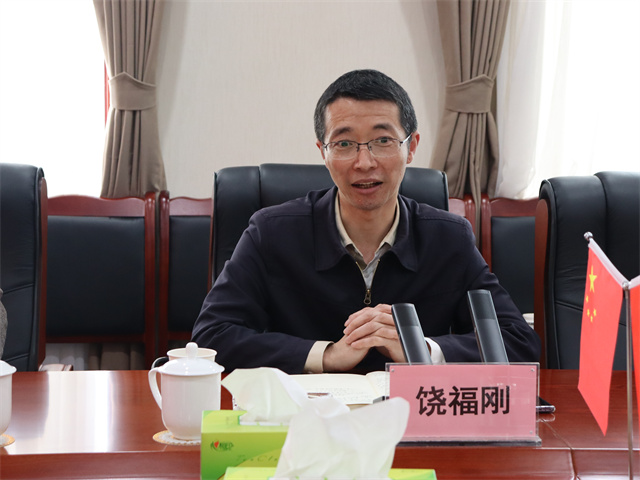 鄧華會(huì)見宜賓市供銷社黨委書記、理事會(huì)主任饒福剛一行