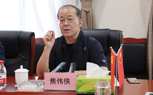 四川省委省政府決策咨詢委員會、西財(cái)智庫領(lǐng)導(dǎo)專家蒞臨四川棉麻集團(tuán)指導(dǎo)工作