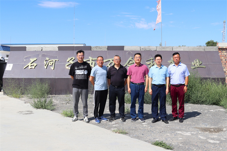 省供銷社黨組副書記、監(jiān)事會主任張強調(diào)研集團(tuán)公司在疆合作企業(yè)