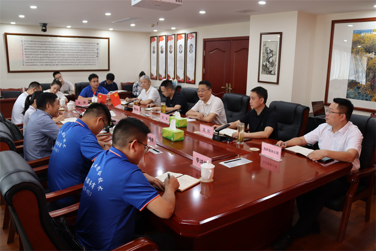 鄧華會(huì)見蒙牛集團(tuán)常溫營(yíng)銷中心、成都天杰有機(jī)農(nóng)業(yè)發(fā)展有限公司相關(guān)負(fù)責(zé)人一行
