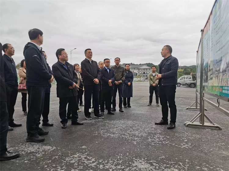 自貢市人大常委會副主任、民建自貢市委主委王孝謙一行考察四川供銷西南冷鏈物流基地