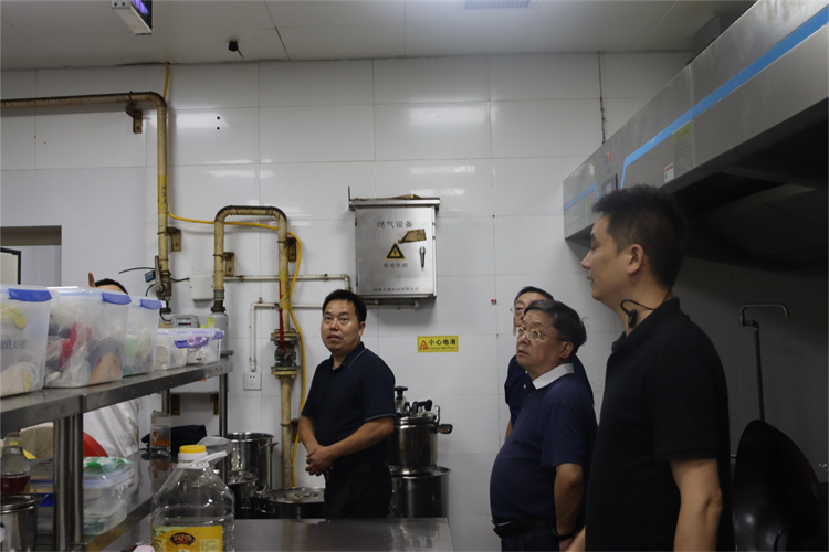 省供銷社黨組成員、理事會副主任向偉益帶隊檢查指導(dǎo)棉麻集團(tuán)安全生產(chǎn)工作
