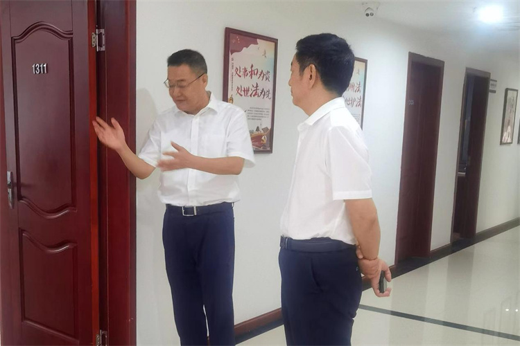 省供銷社黨組成員、機(jī)關(guān)黨委書記李先明帶隊檢查指導(dǎo)棉麻集團(tuán)安全生產(chǎn)工作